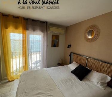Bouzigues Hotel | A La Voile Blanche