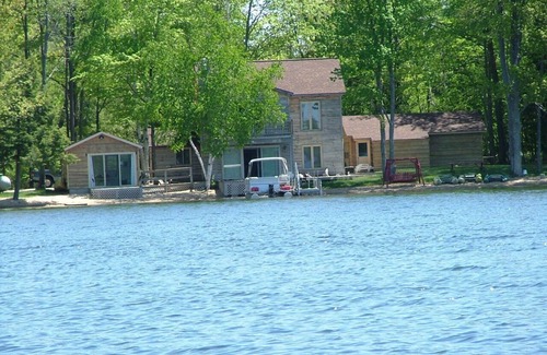 Traverse City Cottage | A Lakeside Delight w/PRIVATE Beach & Dogs Welcome