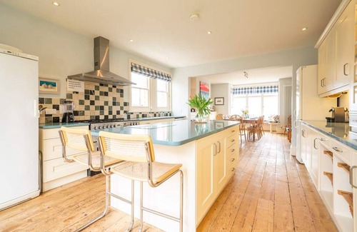 Seaview House | A large detached house with sea view that sleeps 12 guests in 6 bedrooms