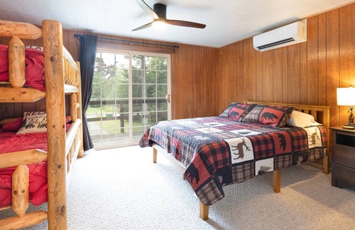 Rockwood House | A Large family home in the Laurel Highlands. Private & Secluded!