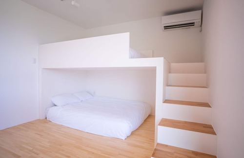 Makinohara Cabin | A large lawn and wooden deck spread out in a priva/Makinohara Shizuoka