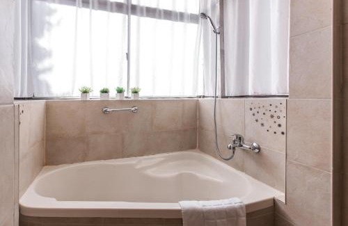 Rehavia Hotel | A Little House In Rechavia