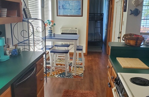 Houston Cottage | "A Little Secret" Cozy Cottage on Harris Brake Lake w/fishing Dock.Fully Stocked