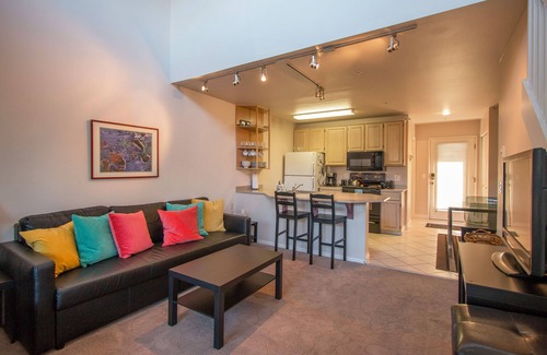 Hood River Condo | A Little Slice of Heaven! Updated, Steps to Downtown, Lodge Condo
