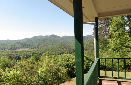 Franklin Cabin | A Little Slice of Smokey Mtn. Heaven - with WIFI