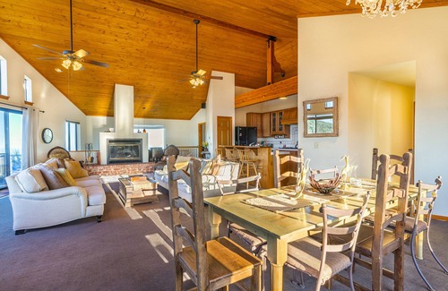 Julian House | "A Living Canvas" A home with views you will not forget!