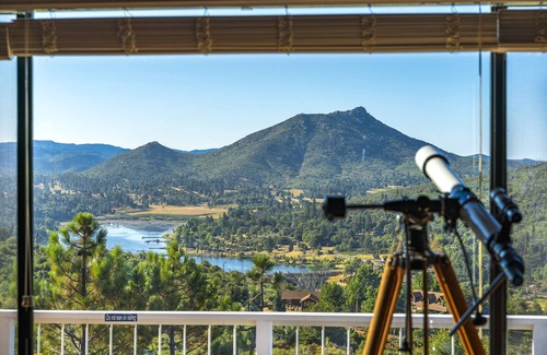 Julian House | "A Living Canvas" A home with views you will not forget!