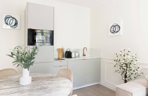 Epinettes Apartment | A Lovely 1-BR with Services in Batignolles