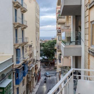 Tower Road Apartment | A lovely 3BR home just off the promenade w/balcony by 360 Estates