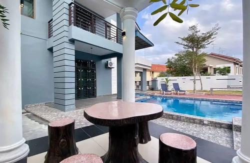 Tebrau House | A Lovely 4BR Home with Private Pool