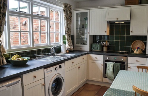 Louth Cottage | A lovely cottage with a view of the magnificent St James Church Spire.