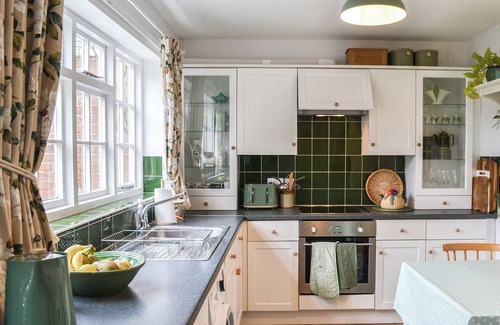 Louth Cottage | A lovely cottage with a view of the magnificent St James Church Spire.