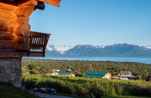 Homer Cottage | A lovely little cottage featuring amazing views of Kachemak Bay.