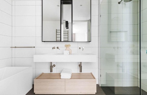 South Yarra House | A Lux 3BR Townhouse in South Yarra FREE Parking