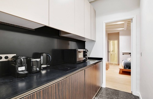 Palais-Royal Apartment | A Luxurious 2-BR1BA in Louvre