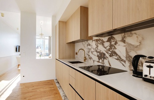 Vivienne Apartment | A Luxurious 3-BR/3BA with A/C in Opéra-Bourse