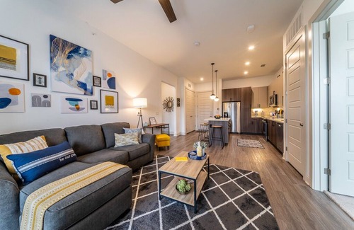 Frisco Square Apartment | A luxurious stay at modern apartment (Frisco)