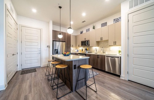 Frisco Square Apartment | A luxurious stay at modern apartment (Frisco)