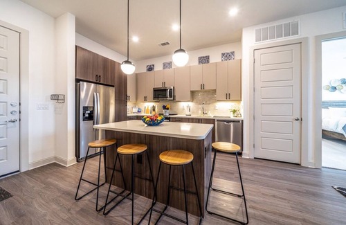 Frisco Square Apartment | A luxurious stay at modern apartment (Frisco)