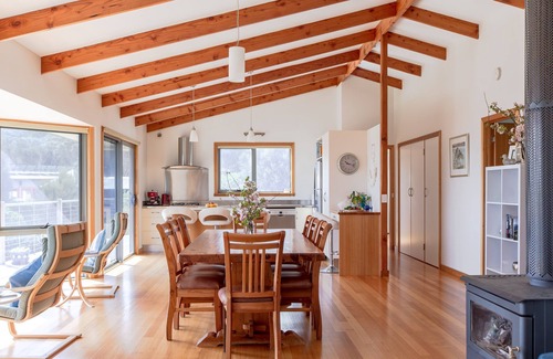 Palana House | A luxurious with incredible seaviews and beaches only minutes away