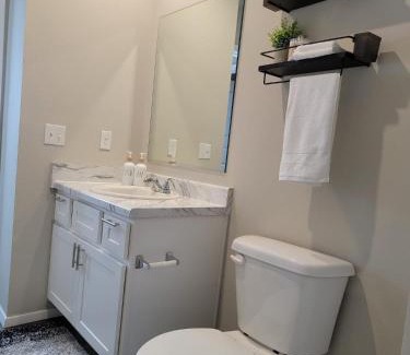 Broken Arrow House | A luxuriously furnished private room in a brand new home