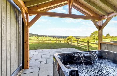 Newtown Cottage | A luxury lodge in the heart of Wales’ countryside, with a private hot tub and fantastic views.