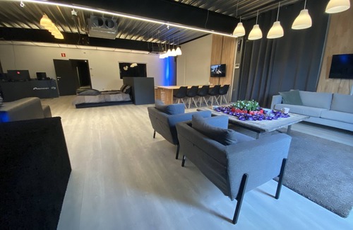 Den Dam Apartment | A luxury loft in Antwerp with more than 2500 square feet open space!