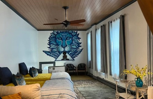 Mansion Area House | /A luxuryhome Near NYSCapital sleeps 10+W/D Grill