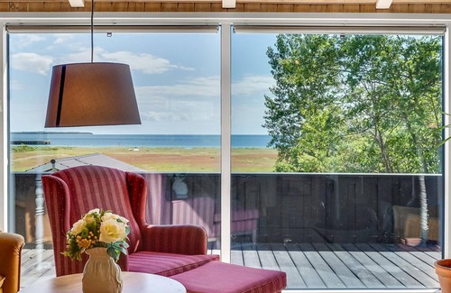 Lyngsbæk Strand House | A magnificent panorama awaits you in this beautiful vacation home.