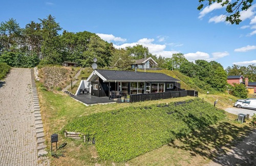 Lyngsbæk Strand House | A magnificent panorama awaits you in this beautiful vacation home.