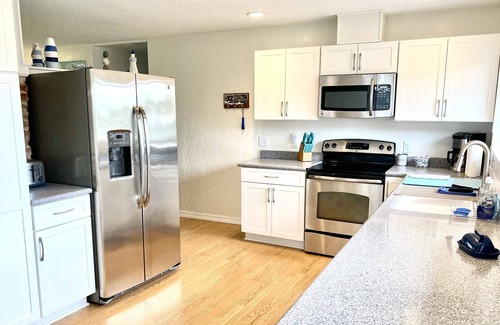 Brookings House | A Mermaids Pearl-New Cozy Vacation Home, Pet Friendly with Lovely Beach Access