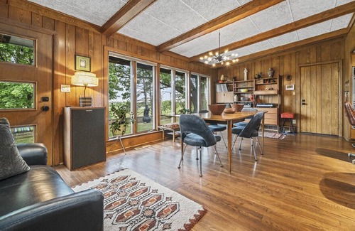 Rockford House | A Mid-century Modern lover's dream!