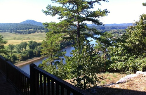 Calico Rock Cabin | A Million Dollar View of the White River