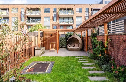 Amsterdam East Apartment | A minute to the tram, a minute to the beach-explore Amsterdam like never before