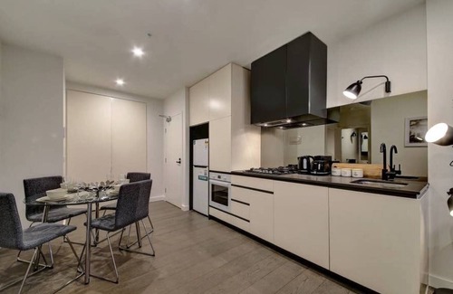 Melbourne Central Business District Apartment | A Modern 2BR Apt Next to Chinatown with City Views