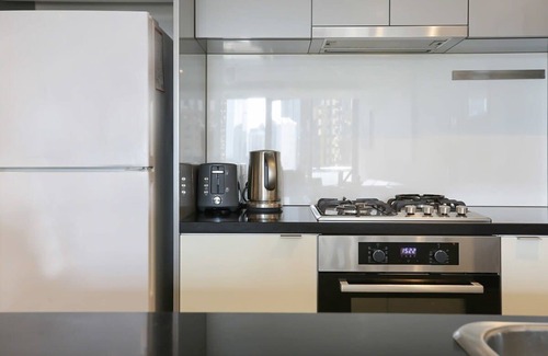 Southbank Apartment | A Modern 2BR Apt with City Views, FREE Parking