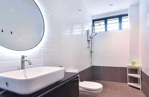 Kuala Lumpur House | A Modern 3BR Home Near MRT, Sunway Medical Centre
