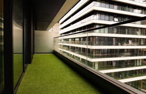 Canary Wharf Apartment | A modern and stylish apartment with balcony in the centre of Canary Wharf.