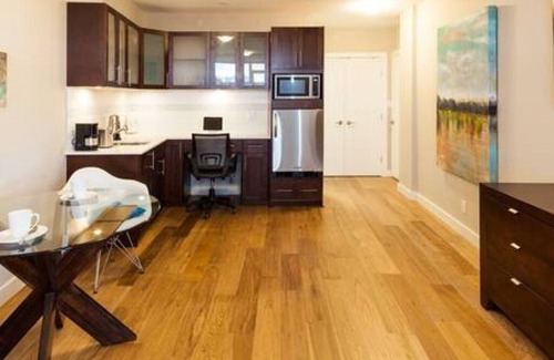 Richmond City Centre Apartment | A Modern Bachelor Suite