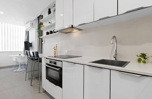 Bondi Beach Apartment | A Modern Beach Studio, 5min walk to Bondi Beach