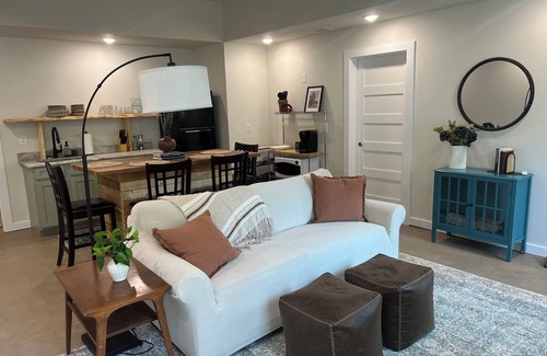 Athens Apartment | a modern HIDEOUT, cozy and quiet, minutes from downtown Athens and UGA!