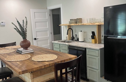 Athens Apartment | a modern HIDEOUT, cozy and quiet, minutes from downtown Athens and UGA!