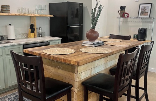 Athens Apartment | a modern HIDEOUT, cozy and quiet, minutes from downtown Athens and UGA!
