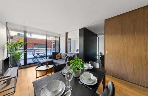 Carlton South Apartment | A Modern & Spacious 2BR Apt Near Melbourne Uni