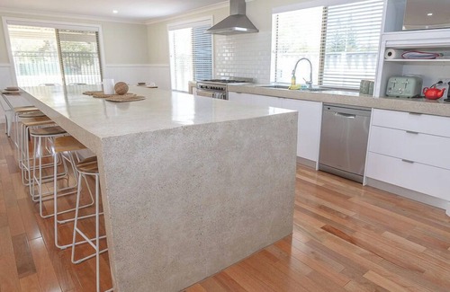 Lancelin House | A modern & stunning 8-bedroom home - perfect for larger or multiple families.