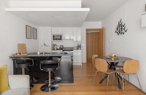 North Kensington Apartment | A modern two bedroom flat with private parking