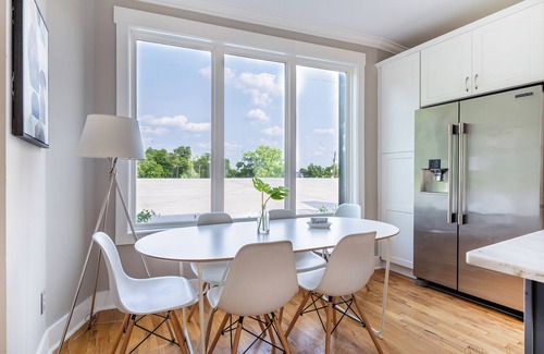 Katie Hill Neighborhood House | A modern two-bedroom/2.5 Bathroom townhome in East Nashville. Come enjoy this amazing rooftop! Our home includes a spacious garage for two vehicles. This newly built home is only a 10-min drive to most attractions including Broadway, Nissan Stadium,