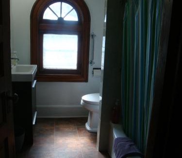 Niagara Falls Bed & Breakfast | A Moment in Time Bed and Breakfast