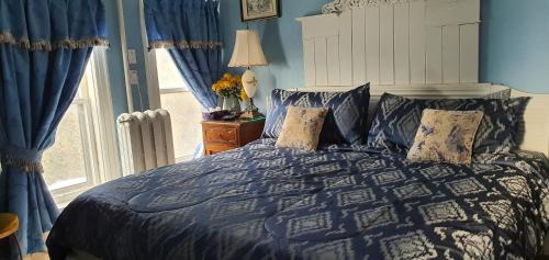 Niagara Falls Bed & Breakfast | A Moment in Time Bed and Breakfast
