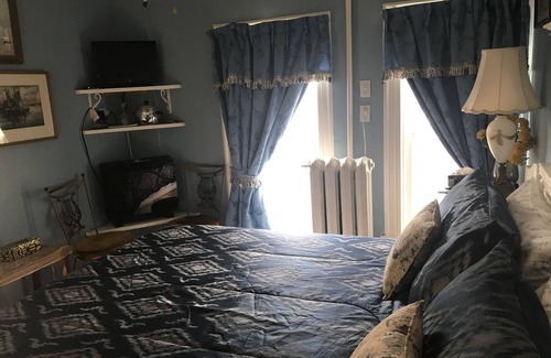 Niagara Falls Bed & Breakfast | A Moment in Time Bed & Breakfast